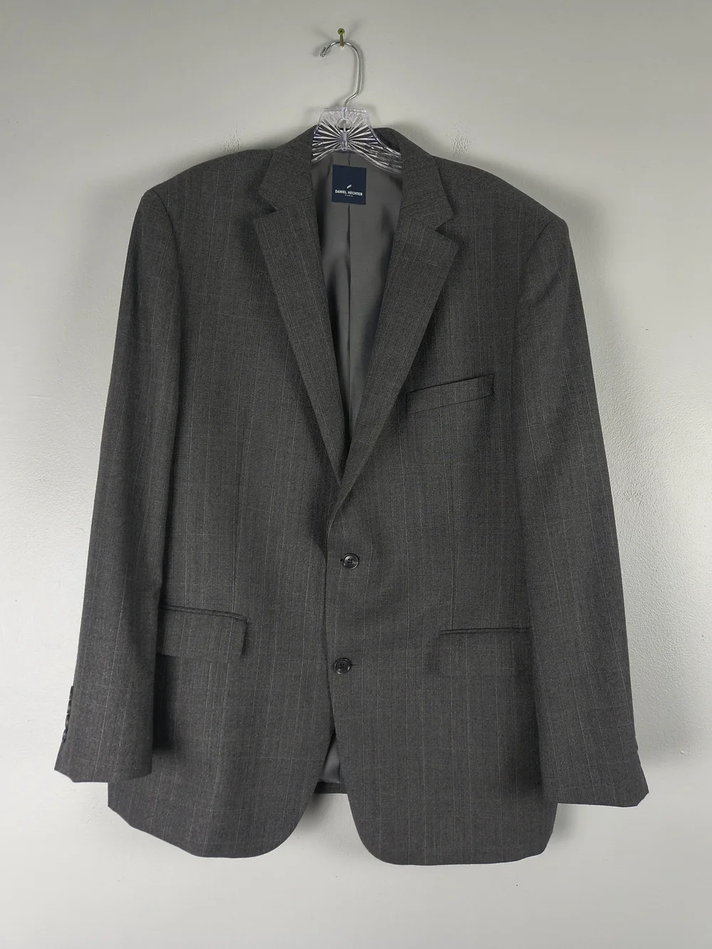 Daniel Hechter Suit Mens 46R Gray 2 Piece Plaid 100% Wool Notched Lapel 2 Button